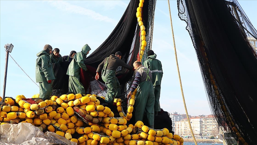 Marmaradan ve Karadenizden istediğini alamayan Tekirdağlı balıkçılar paydos etti