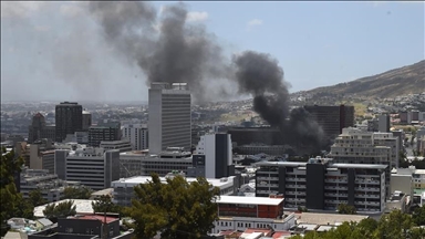 Afrique du Sud : le bâtiment du Parlement de nouveau en flammes