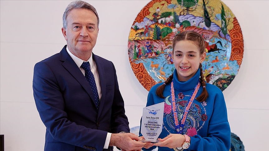 Türkiye şampiyonu minik yüzücüden dünya şampiyonluğu sözü