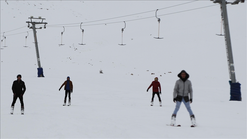 Vandaki Abalı Kayak Merkezi 3 yıl aradan sonra sezonu açtı