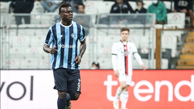 Italian forward Balotelli tests positive for coronavirus