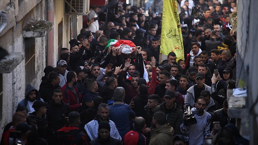 Batı Şeriada binlerce kişinin katıldığı cenaze töreninde İsraile öfke