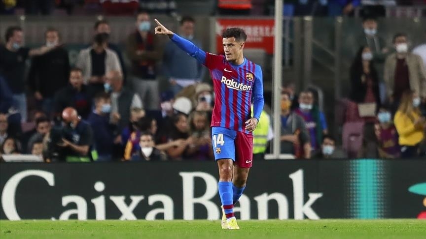 Aston Villa signs Philippe Coutinho on loan from Barcelona until the end of  the season