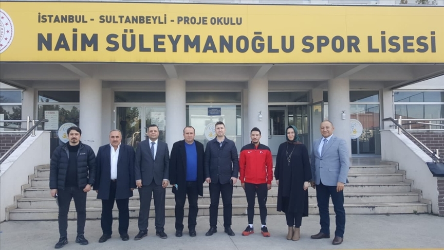 Naim Süleymanoğlu Spor Lisesinde halter resmi ders oldu