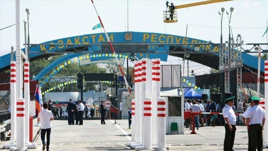 Казахстан временно приостановил пропуск иностранцев через КПП на границе с Кыргызстаном
