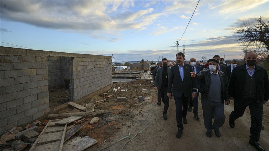 Bakan Kurum: Antalya ve Muğla'daki yangınlarda zarar gören konutları 2-3 ay içinde bitirip, teslim edeceğiz