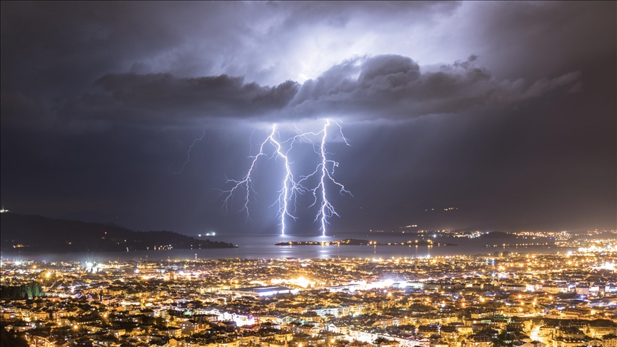 Munje nad zalivom Fethiye u Turskoj