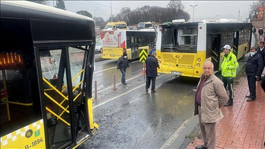 Fatih'te iki İETT otobüsünün çarpışması sonucu 5 kişi yaralandı