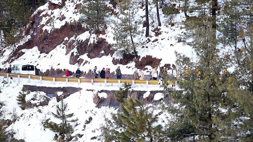 Число жертв снегопада на севере Пакистана возросло до 23