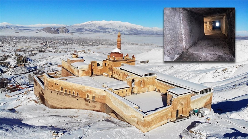 238 yıllık İshak Paşa Sarayında merkezi ısıtma sistemi izleri