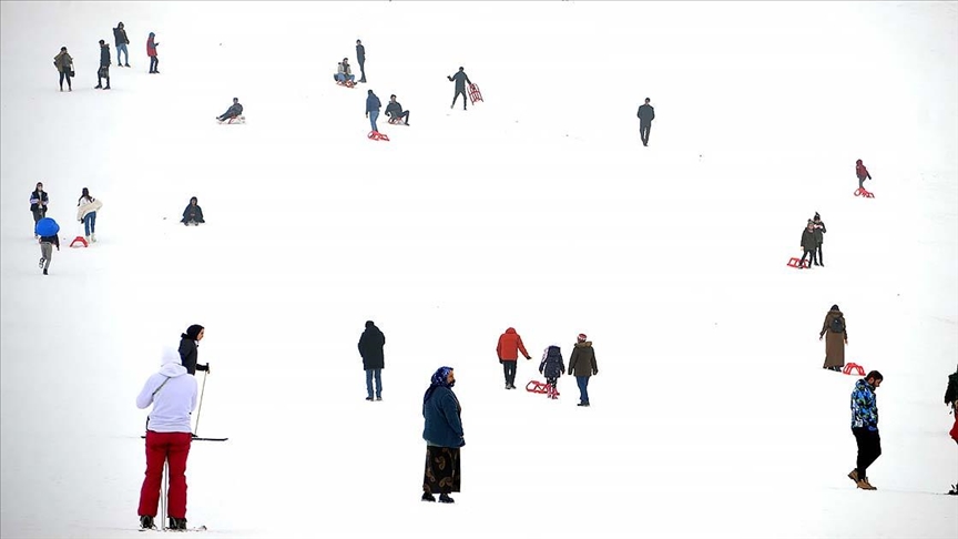 Muş Kayak Merkezi 1,5 sene sonraları kayakseverleri ağırlamaya başladı