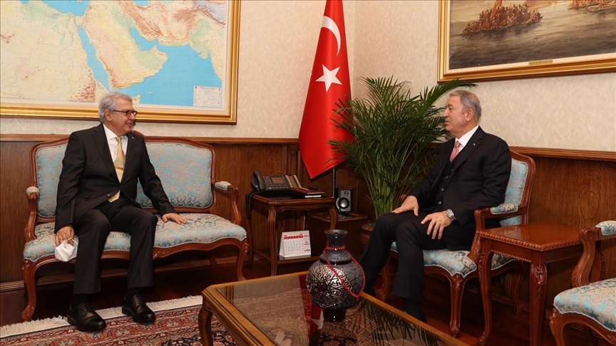 Хулуси Акар принял спецпредставителя Турции по нормализации с Арменией