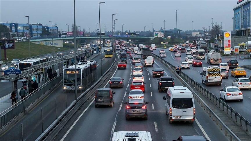 İstanbulda trafik yoğunluğu yaşanıyor