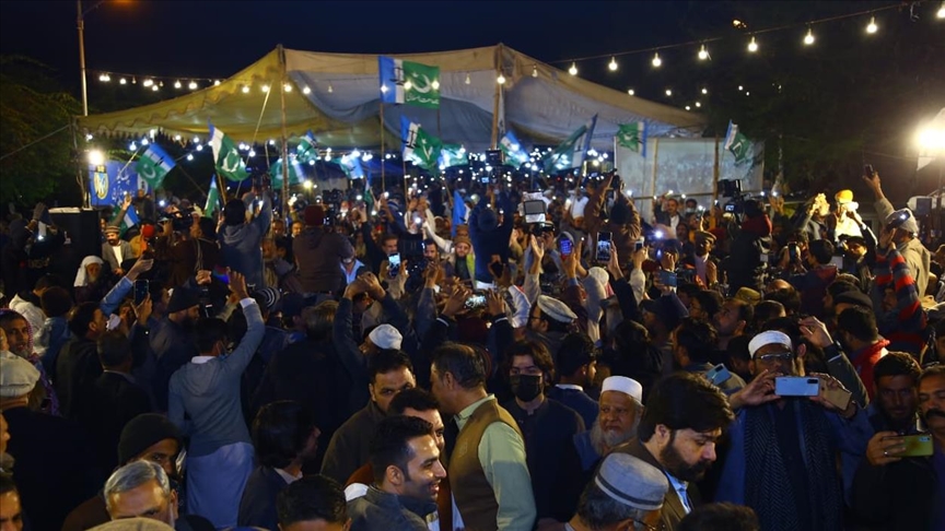 Protest sit-in turns into family outing in Pakistan's Karachi