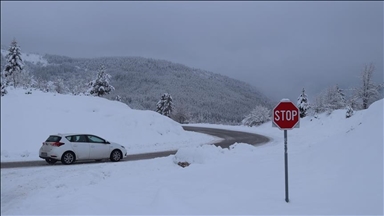 BiH: Snijeg, mokar i mjestimično klizav kolovoz razlog za oprezniju vožnju 