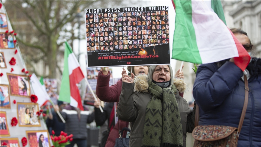 İranın Ukrayna uçağını düşürmesinin 2. yılında kurbanlar Londrada anıldı