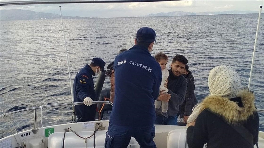 Sahil Güvenlik 2021'de Yunanistan'ın denizde ölüme terk ettiği 15 bin kişiyi kurtardı