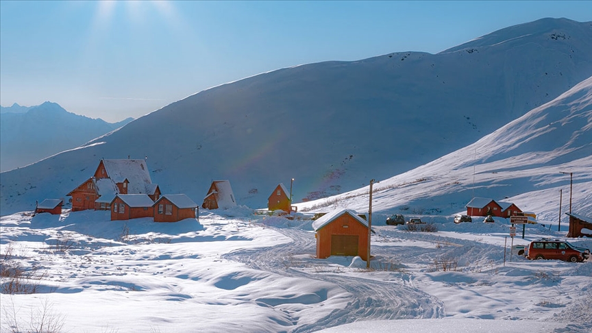İklim değişikliği Kuzey Kutbu'ndaki yaşam alanlarında evleri ve altyapıyı yok ediyor