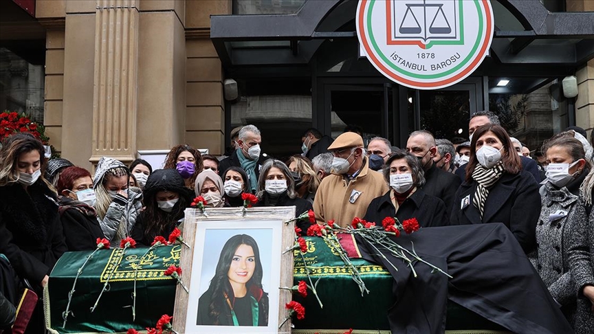 Eski nişanlısı tarafından öldürülen avukat Dilara Yıldız, son yolculuğuna uğurlanıyor