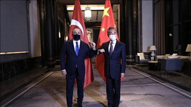 Главы МИД Турции и КНР провели переговоры в Уси