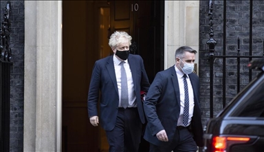 Британскиот премиер Џонсон се извини поради забавата во „Даунинг стрит“ за време на карантин
