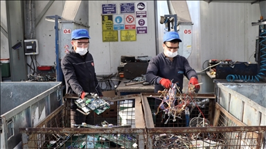 Kocaeli'deki tesiste 19 yılda 70 bin ton elektronik atık geri dönüştürüldü