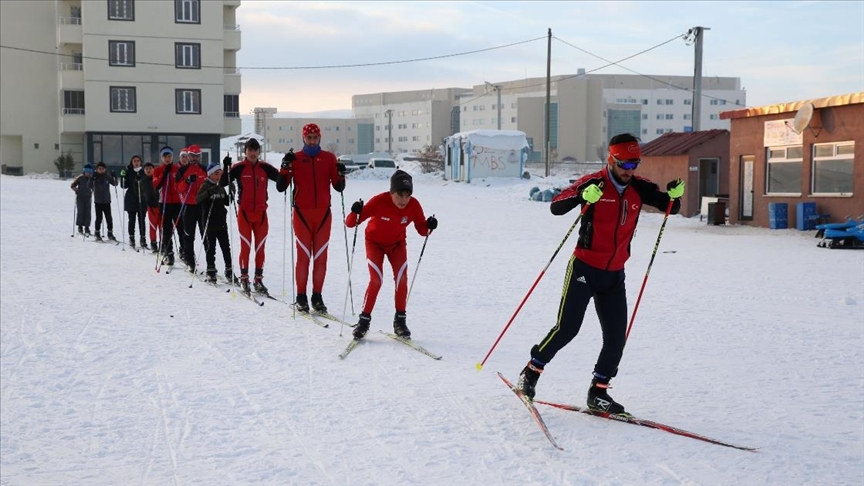 Bitlisli milli kayakçılar Türkiye Şampiyonasına hazırlanıyor