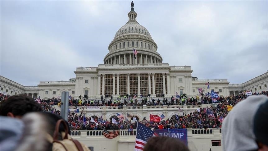 US charges Oath Keepers leader, 10 others in Jan. 6 insurrection