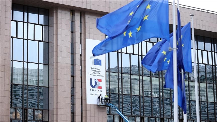 الاتحاد الأوروبي يمدد العقوبات على روسيا 6 أشهر