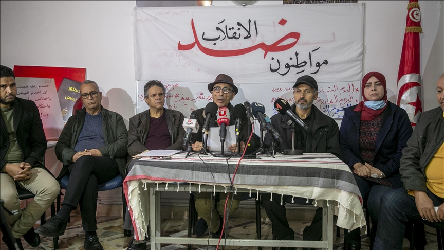 تونس.. "مواطنون ضد الانقلاب" تعلق الإضراب عن الطعام