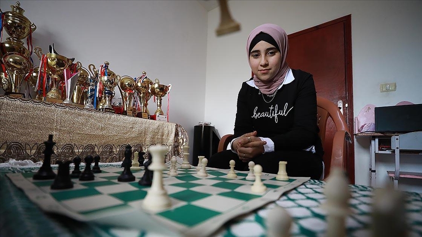 Satrançta birçok başarı elde eden Filistinli küçük kız, dünya şampiyonu olmayı hedefliyor