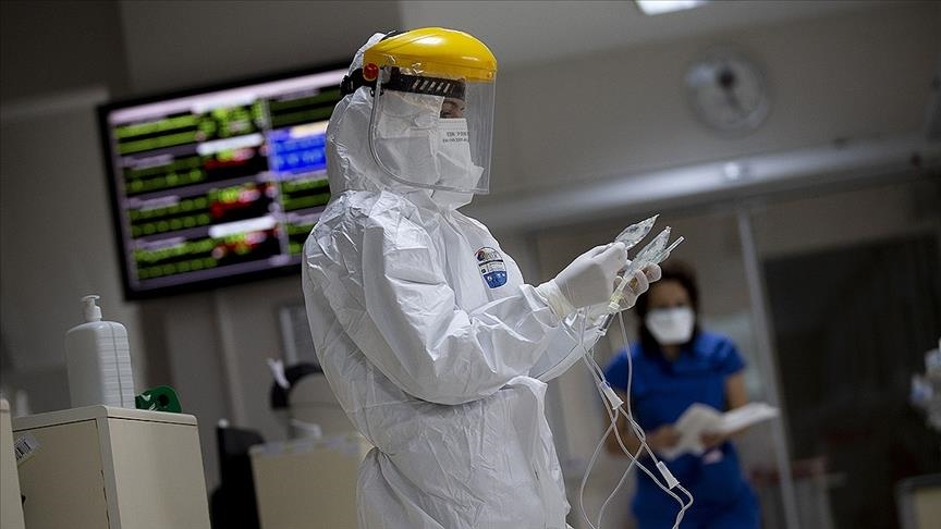 За сутки в Турции выявили свыше 77 000 новых случаев COVID-19