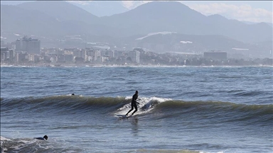 Любители серфинга съезжаются в Анталью
