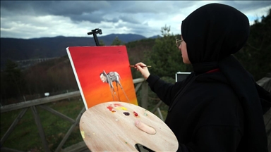 Genç ressam doğadan aldığı ilhamı tablolarına yansıtıyor