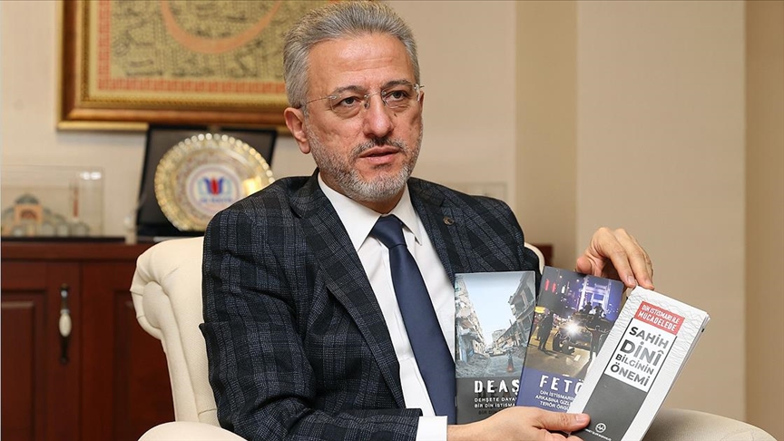 Diyanet, emniyet mensuplarına, dini istismar eden terör örgütlerini anlatıyor