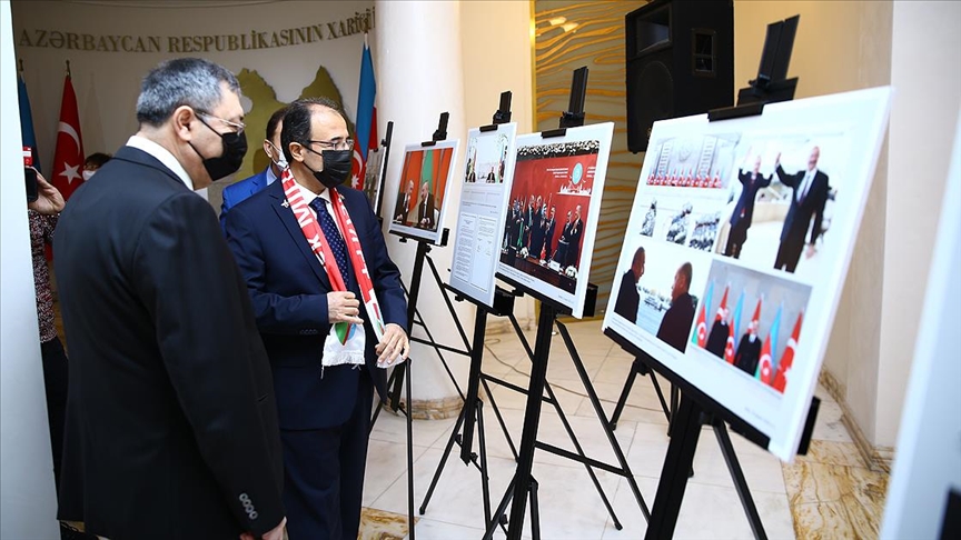 Bakü'de Türkiye-Azerbaycan diplomatik ilişkilerinin 30. yılı dolayısıyla sergi açıldı