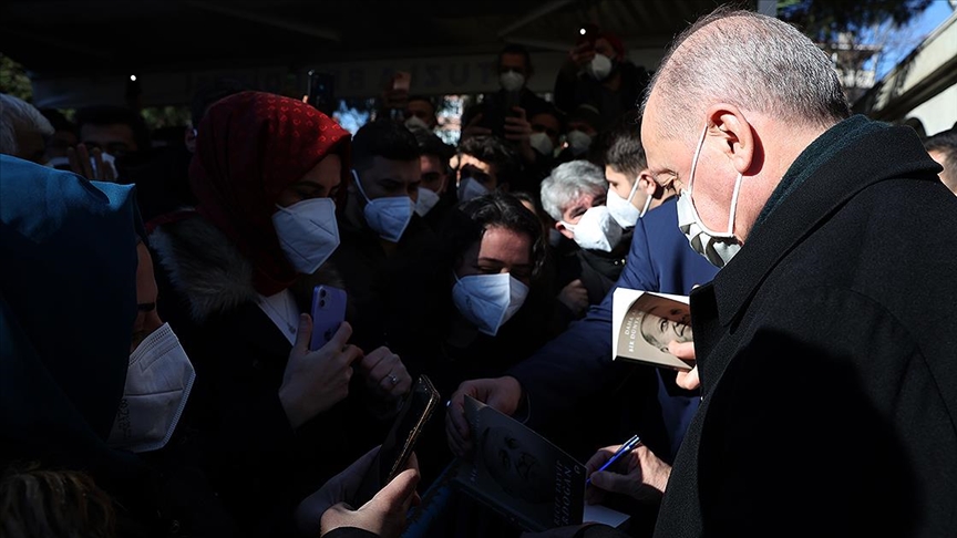 Cumhurbaşkanı Erdoğan cuma namazını İçmeler Merkez Camisi'nde kıldı