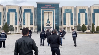 Konya'da 7 kişinin öldürüldüğü saldırıdan önce yaşanan kavgaya ilişkin davanın ilk duruşmasında arbede çıktı