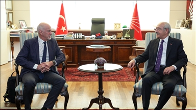 زعيم المعارضة التركية يلتقي رئيس منظمة "الأممية الاشتراكية"