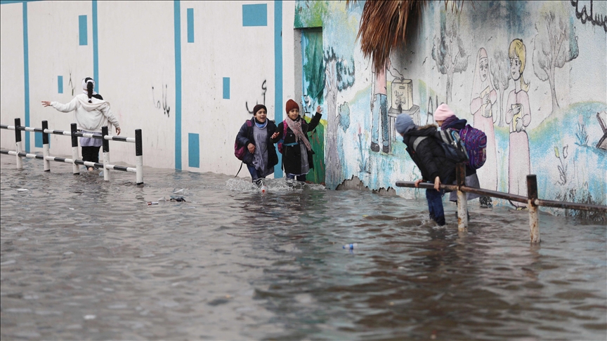 غزة.. تعليق الدراسة الأحد لسوء الأحوال الجوية