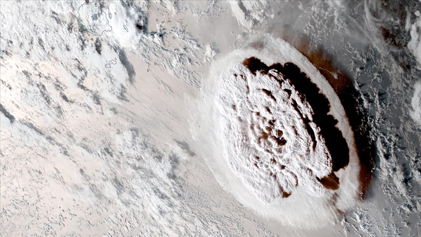 Tonga'daki yanardağı patlamasının ardından ABD, Kanada ve Şili için tsunami uyarısı verildi