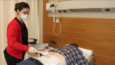 Adana Şehir Hastanesinde uygulanan "tıbbi çamur" tedavisi ağrısız yaşam sunuyor