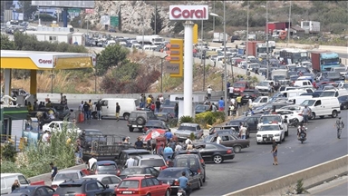 لبنان.. انتعاش الليرة يخفض أسعار الخبز والوقود