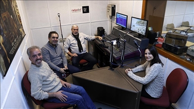 40 dilde müzik yayını yapan Radyo İlef'de aynı parçaya 40 gün sonra sıra geliyor