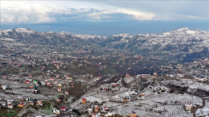 Trabzonda hava yolu ulaşımına kar engeli