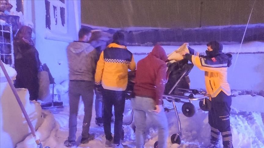 Li Wanê li taxa ku rêya wê hat girtin kesê qrîza dil derbas kir gihandin nexweşxaneyê