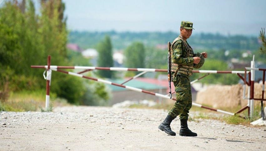 На границе Казахстана с Кыргызстаном обнаружен тайник с оружием