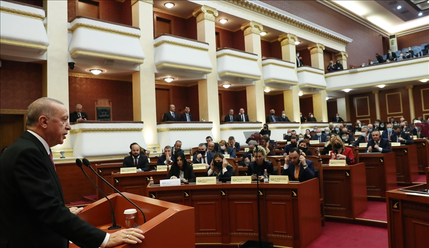 Erdogan u parlamentu Albanije: Teroristi FETO-a prijetnja su svim zemljama u kojim djeluju