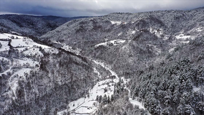 Anadolunun yüce dağı Ilgazda kar yağışı drone ile görüntülendi