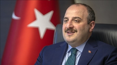 Bakan Varank'tan, 55 milyon dolarlık yatırım alan Türk oyun firmasına tebrik